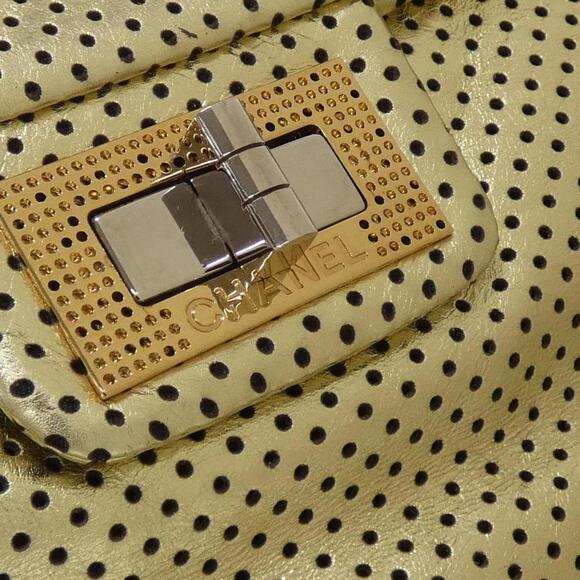 CHANEL Gold Shoulder Bag - Picture 4 of 10